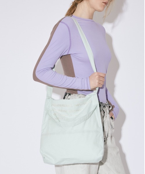beautiful people(ビューティフルピープル)の「alphabet embroidery flap bag(トートバッグ・レディース・ブラック/ベージュ/ミント/グレー・FREE)」の1枚目の写真