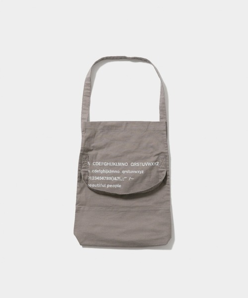 beautiful people(ビューティフルピープル)の「alphabet embroidery flap bag(トートバッグ・レディース・ブラック/ベージュ/ミント/グレー・FREE)」の9枚目の写真