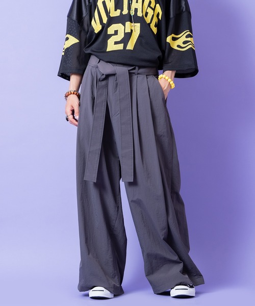 a.p.o.v.(エーピーオービー)の「a.p.o.v. コードロングベルトマットポリスーパーワイド袴パンツ(その他パンツ・メンズ・ブラック/グレー・ONESIZE)」の1枚目の写真