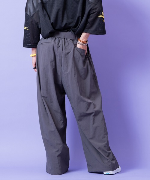 a.p.o.v.(エーピーオービー)の「a.p.o.v. コードロングベルトマットポリスーパーワイド袴パンツ(その他パンツ・メンズ・ブラック/グレー・ONESIZE)」の6枚目の写真