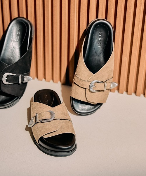 LEPSIM(レプシィム)の「ウェスタンスライドサンダル 494443(サンダル・レディース・サンドベージュ/ブラック・MEDIUM/LARGE)」の1枚目の写真