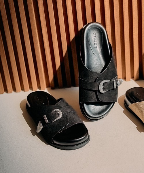 LEPSIM(レプシィム)の「ウェスタンスライドサンダル 494443(サンダル・レディース・サンドベージュ/ブラック・MEDIUM/LARGE)」の2枚目の写真