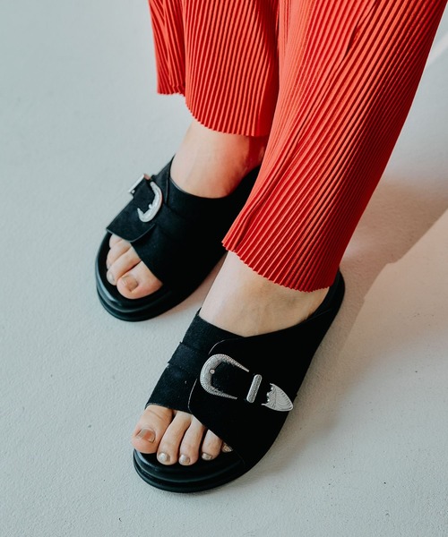 LEPSIM(レプシィム)の「ウェスタンスライドサンダル 494443(サンダル・レディース・サンドベージュ/ブラック・MEDIUM/LARGE)」の5枚目の写真