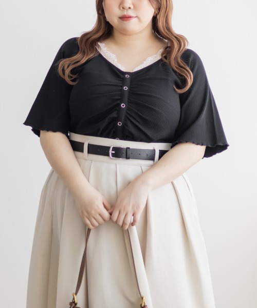 CLETTE(クレット)の「レースキャミレイヤード風シャーリングプルオーバー(Tシャツ/カットソー・レディース・ブラック/アイボリー/チャコールグレー・LL/4L/3L)」の4枚目の写真