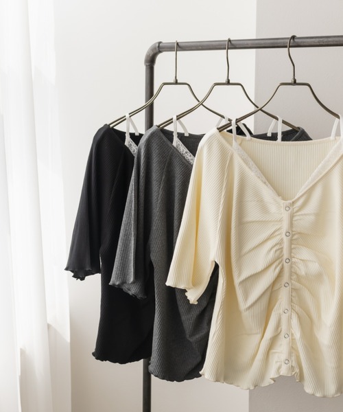 CLETTE(クレット)の「レースキャミレイヤード風シャーリングプルオーバー(Tシャツ/カットソー・レディース・ブラック/アイボリー/チャコールグレー・LL/4L/3L)」の8枚目の写真