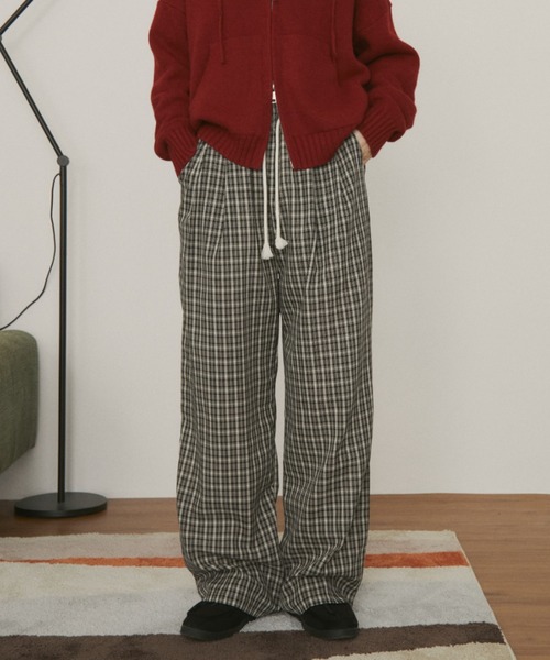 MERLOT（メルロー）の「【動画あり】シアサッカーストライプロングパンツ（その他パンツ・レディース・ネイビー/ブラック/レッド系その他/グリーン系その他/ブラウン系その他/ブラック系その他/レッド/ブラック系/ブルー系/イエロー系・FREE）」の3枚目の写真