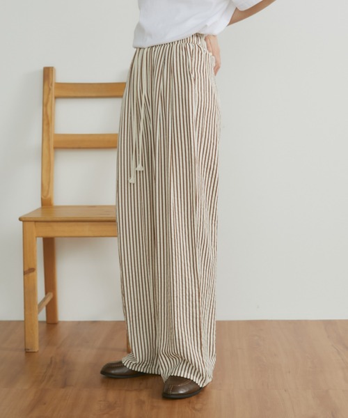 MERLOT（メルロー）の「【動画あり】シアサッカーストライプロングパンツ（その他パンツ・レディース・ネイビー/ブラック/レッド系その他/グリーン系その他/ブラウン系その他/ブラック系その他/レッド/ブラック系/ブルー系/イエロー系・FREE）」の4枚目の写真