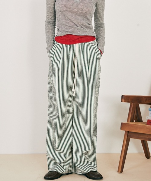 MERLOT（メルロー）の「【動画あり】シアサッカーストライプロングパンツ（その他パンツ・レディース・ネイビー/ブラック/レッド系その他/グリーン系その他/ブラウン系その他/ブラック系その他/レッド/ブラック系/ブルー系/イエロー系・FREE）」の5枚目の写真