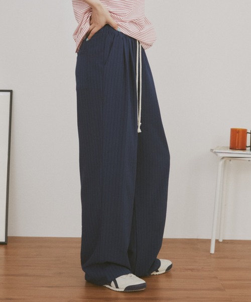 MERLOT（メルロー）の「【動画あり】シアサッカーストライプロングパンツ（その他パンツ・レディース・ネイビー/ブラック/レッド系その他/グリーン系その他/ブラウン系その他/ブラック系その他/レッド/ブラック系/ブルー系/イエロー系・FREE）」の17枚目の写真