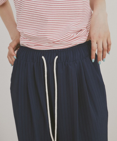 MERLOT（メルロー）の「【動画あり】シアサッカーストライプロングパンツ（その他パンツ・レディース・ネイビー/ブラック/レッド系その他/グリーン系その他/ブラウン系その他/ブラック系その他/レッド/ブラック系/ブルー系/イエロー系・FREE）」の22枚目の写真