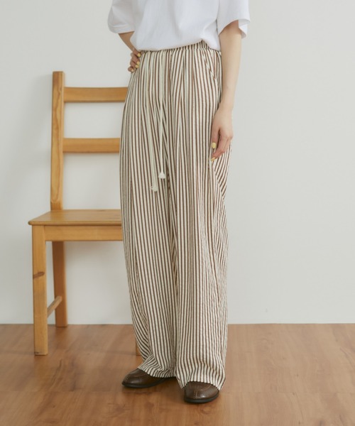 MERLOT（メルロー）の「【動画あり】シアサッカーストライプロングパンツ（その他パンツ・レディース・ネイビー/ブラック/レッド系その他/グリーン系その他/ブラウン系その他/ブラック系その他/レッド/ブラック系/ブルー系/イエロー系・FREE）」の13枚目の写真