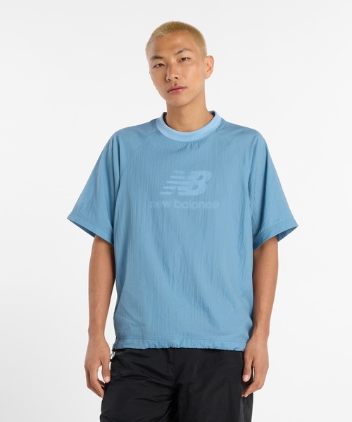 NEW BALANCE(ニューバランス)の「NB Grey ウーブン Tシャツ(Tシャツ/カットソー・メンズ・スカイブルー/ブラック・SMALL/XX-LARGE/X-LARGE/LARGE/MEDIUM)」の1枚目の写真