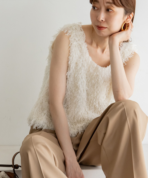 Noble(ノーブル)の「《追加》【洗える】フェザーヤーンタンクトッププルオーバー(シャツ/ブラウス・レディース・ブラック/ホワイト・FREE)」の2枚目の写真