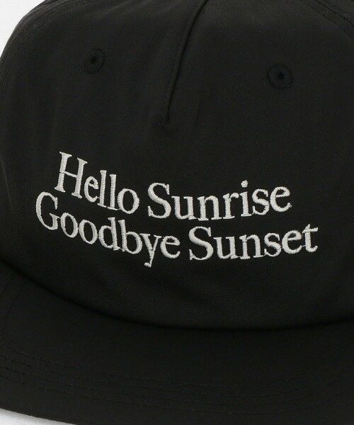 HELLO SUNRISE＞クラシック タイポグラフィ 5パネル キャップ