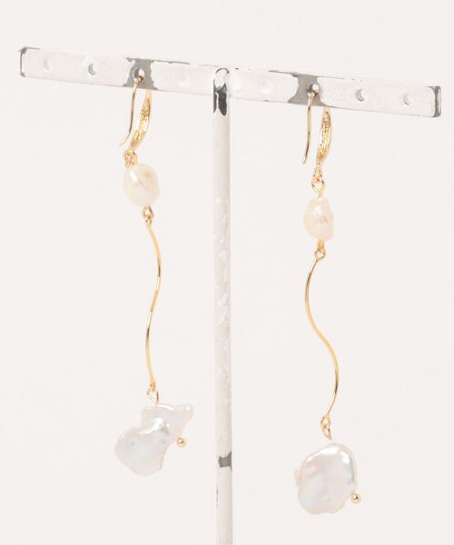 tone（トーン）の「【Astyle】淡水パールウェーブステンレスピアス(MA)（ピアス（両耳用）・レディース・ゴールド・FREE）」の3枚目の写真