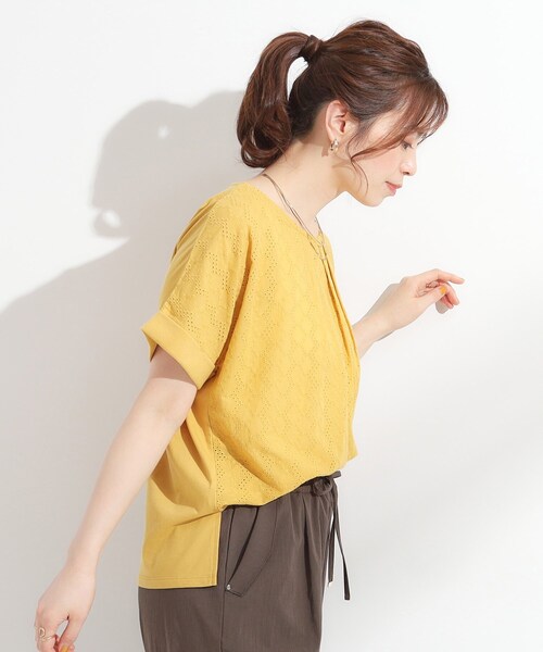 DRESKIP(ドレスキップ)の「インでもアウトでも 上品な甘さの 刺繍レース切替トップス(Tシャツ/カットソー・レディース・オフホワイト/ブルー系その他/イエロー/ブラック・02/01/04/03)」の18枚目の写真
