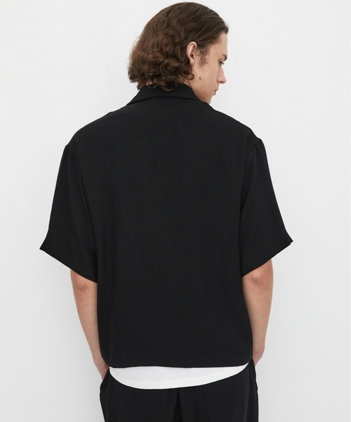 UNITED TOKYO（ユナイテッドトウキョウ）の「MODERN SILK LINEN ショートスリーブブルゾン（ブルゾン・メンズ・オリーブ/ブラック・2/1）」の11枚目の写真