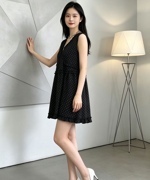 gossip!ロサンゼルス(ゴシップロサンゼルス)の「【サイズあり体型カバー】Vネックゆったりフリルドットノースリーブキャミワンピ風トップス(キャミソール・レディース・ブラック/ホワイト・L/M/XL/S)」の11枚目の写真