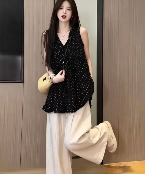gossip!ロサンゼルス(ゴシップロサンゼルス)の「【サイズあり体型カバー】Vネックゆったりフリルドットノースリーブキャミワンピ風トップス(キャミソール・レディース・ブラック/ホワイト・L/M/XL/S)」の6枚目の写真