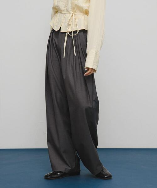 KBF（ケイビーエフ）の「タックデザインスラックス（その他パンツ・レディース・ブラック/ブラウン系その他/グレー・36/38）」の9枚目の写真