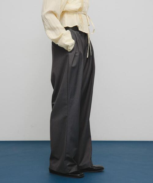 KBF（ケイビーエフ）の「タックデザインスラックス（その他パンツ・レディース・ブラック/ブラウン系その他/グレー・36/38）」の10枚目の写真