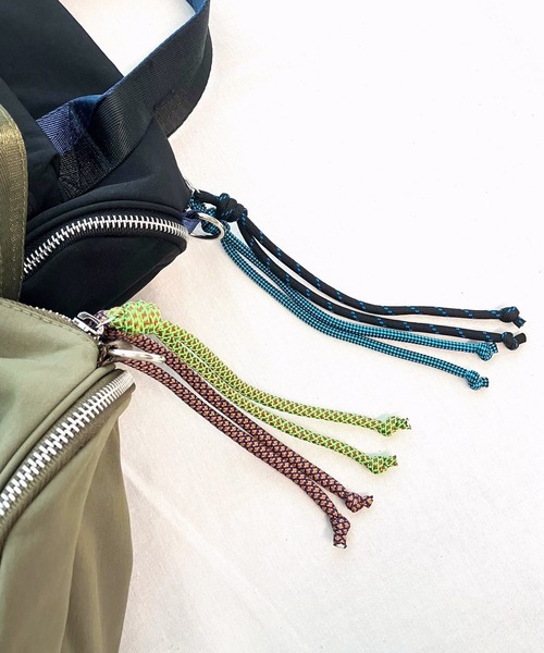 Casselini(キャセリーニ)の「ミリタリーチャームボストン(ボストンバッグ・レディース・ブラック/オリーブ・ONE SIZE)」の8枚目の写真