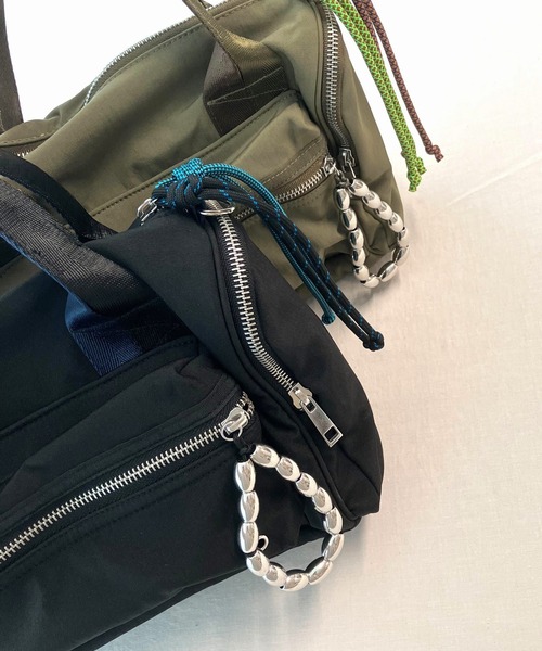 Casselini(キャセリーニ)の「ミリタリーチャームボストン(ボストンバッグ・レディース・ブラック/オリーブ・ONE SIZE)」の7枚目の写真
