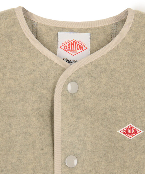 DANTON(ダントン)の「KIDS’ FLEECE COLLARLESS VEST(その他アウター・キッズ・クリーム/ブラック/オレンジ系その他・115/125/105/135)」の5枚目の写真