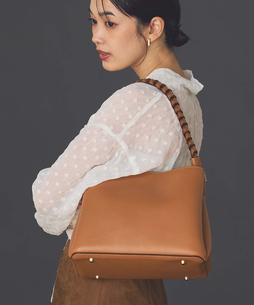 MARCO BIANCHINI（マルコビアンチーニ）の「ＭＡＲＣＯネジリハンドル（ショルダーバッグ・レディース・キャメル・FREE）」の3枚目の写真