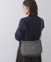 【軽量】ミドルサイズパフィーショルダーバッグ