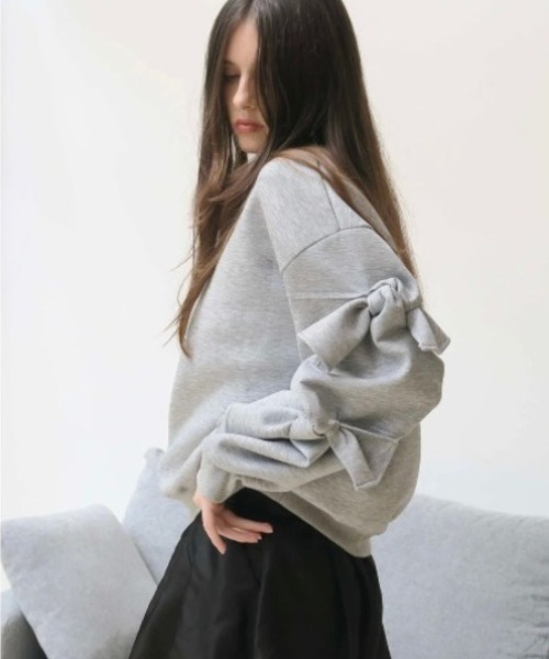 AMOMMA(アモマ)の「RIBBON SLEEVE SWEAT(スウェット・レディース・ブラック/アイボリー系/グレー/ベージュ・FREE)」の6枚目の写真