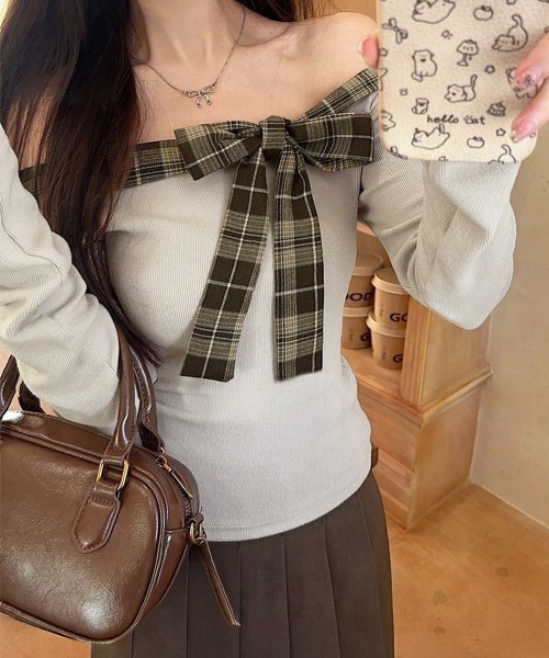 Miniministore(ミニミニストア)の「オフショルダー長袖Tシャツチェックリボン(Tシャツ/カットソー・レディース・グレイッシュベージュ/ブラック・FREE)」の14枚目の写真