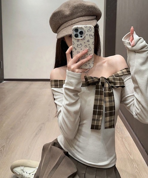 Miniministore(ミニミニストア)の「オフショルダー長袖Tシャツチェックリボン(Tシャツ/カットソー・レディース・グレイッシュベージュ/ブラック・FREE)」の16枚目の写真