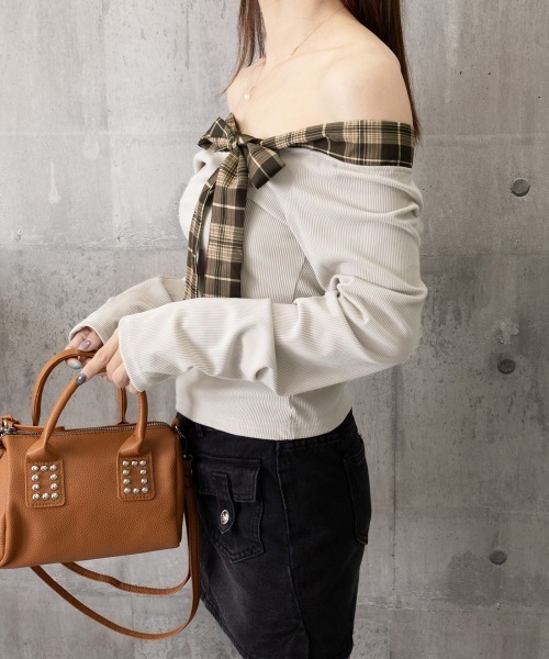 Miniministore(ミニミニストア)の「オフショルダー長袖Tシャツチェックリボン(Tシャツ/カットソー・レディース・グレイッシュベージュ/ブラック・FREE)」の18枚目の写真