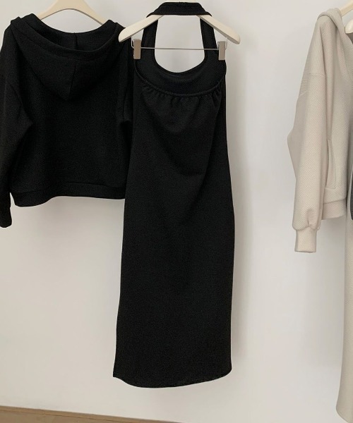 LETee(レティー)の「ホルターネックワンピース&Vプルオーバーセットアップ(セットアップ・レディース・ベージュ/グレー/ブラック・FREE)」の12枚目の写真