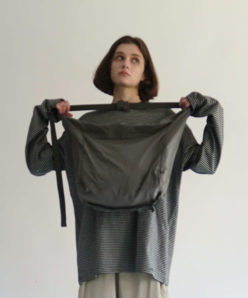 KALENO(カレノ)の「unisex / nylon cross bag(メッセンジャーバッグ・レディース・グレー/ブラック・FREE)」の9枚目の写真