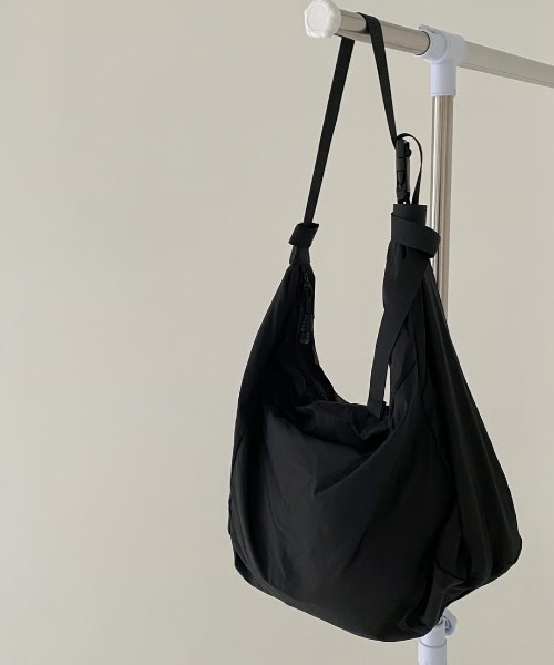 KALENO(カレノ)の「unisex / nylon cross bag(メッセンジャーバッグ・レディース・グレー/ブラック・FREE)」の15枚目の写真
