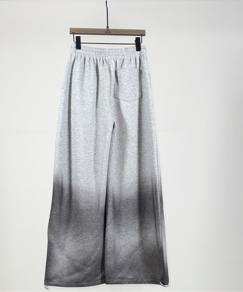 FOLLOWIN(フォロウィン)の「【 UNISEX /オールシーズン 】2color/ブラックグラデーションワイドスウェットパンツ【 裾絞り可能 】(スウェットパンツ・レディース・グレー/ブラック・FREE)」の4枚目の写真