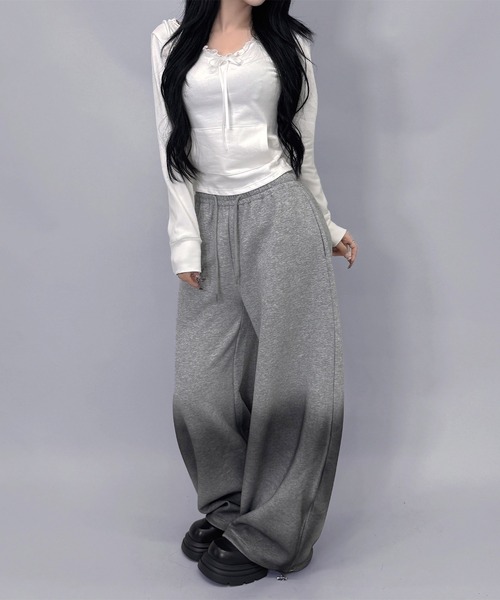 FOLLOWIN(フォロウィン)の「【 UNISEX /オールシーズン 】2color/ブラックグラデーションワイドスウェットパンツ【 裾絞り可能 】(スウェットパンツ・レディース・グレー/ブラック・FREE)」の14枚目の写真