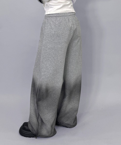 FOLLOWIN(フォロウィン)の「【 UNISEX /オールシーズン 】2color/ブラックグラデーションワイドスウェットパンツ【 裾絞り可能 】(スウェットパンツ・レディース・グレー/ブラック・FREE)」の13枚目の写真