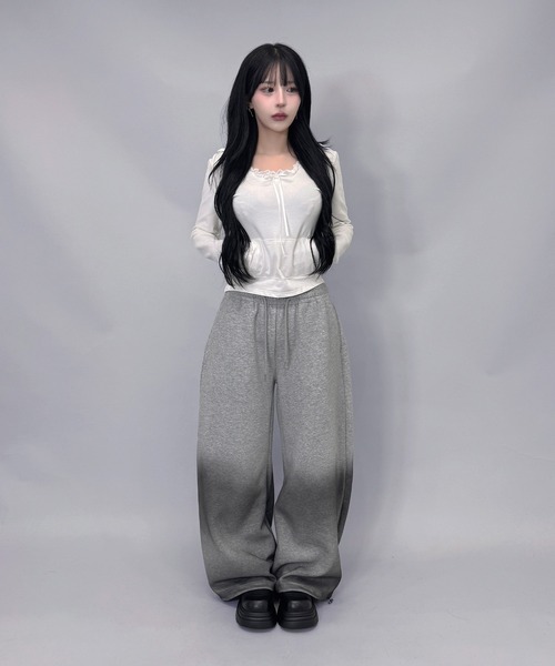 FOLLOWIN(フォロウィン)の「【 UNISEX /オールシーズン 】2color/ブラックグラデーションワイドスウェットパンツ【 裾絞り可能 】(スウェットパンツ・レディース・グレー/ブラック・FREE)」の17枚目の写真