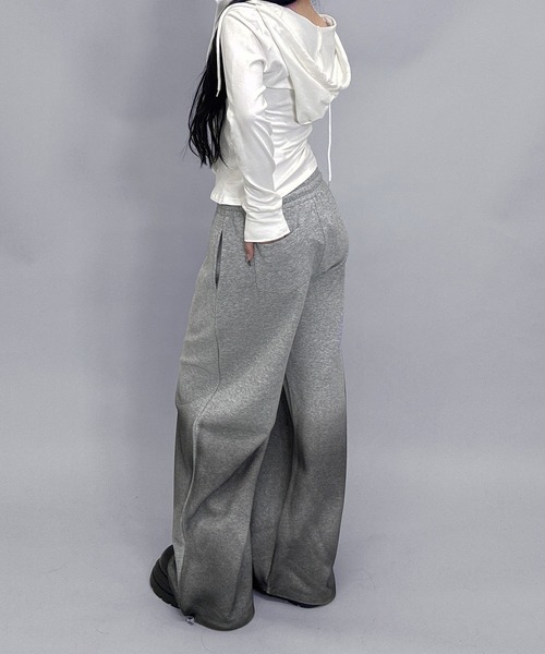 FOLLOWIN(フォロウィン)の「【 UNISEX /オールシーズン 】2color/ブラックグラデーションワイドスウェットパンツ【 裾絞り可能 】(スウェットパンツ・レディース・グレー/ブラック・FREE)」の12枚目の写真