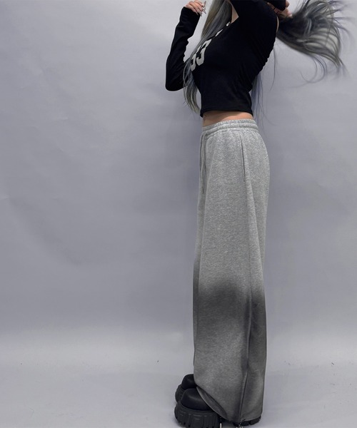 FOLLOWIN(フォロウィン)の「【 UNISEX /オールシーズン 】2color/ブラックグラデーションワイドスウェットパンツ【 裾絞り可能 】(スウェットパンツ・レディース・グレー/ブラック・FREE)」の19枚目の写真