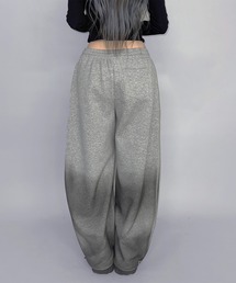 FOLLOWIN（フォロウィン）の「2color ブラックグラデーションワイドスウェットパンツ【 裾絞り可能 】（スウェットパンツ）」