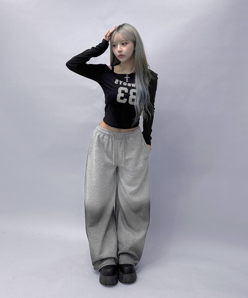 FOLLOWIN(フォロウィン)の「【 UNISEX /オールシーズン 】2color/ブラックグラデーションワイドスウェットパンツ【 裾絞り可能 】(スウェットパンツ・レディース・グレー/ブラック・FREE)」の20枚目の写真