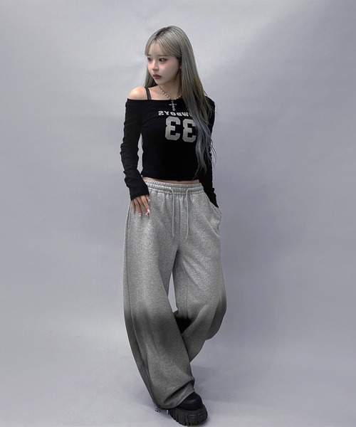 FOLLOWIN(フォロウィン)の「【 UNISEX /オールシーズン 】2color/ブラックグラデーションワイドスウェットパンツ【 裾絞り可能 】(スウェットパンツ・レディース・グレー/ブラック・FREE)」の22枚目の写真