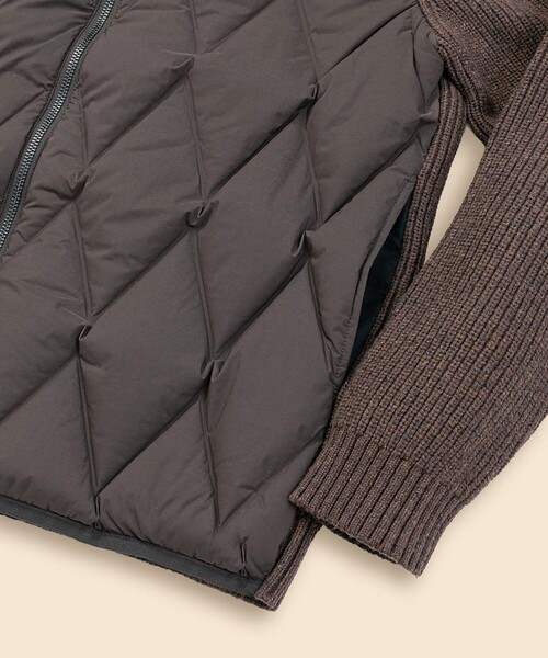 BROOKS BROTHERS(ブルックスブラザーズ)の「ストレッチナイロン/コットンブレンド ニット×キルティング ダウンジャケット(ダウンジャケット/コート・メンズ・ネイビー/ブラウン・LARGE/MEDIUM/SMALL)」の4枚目の写真