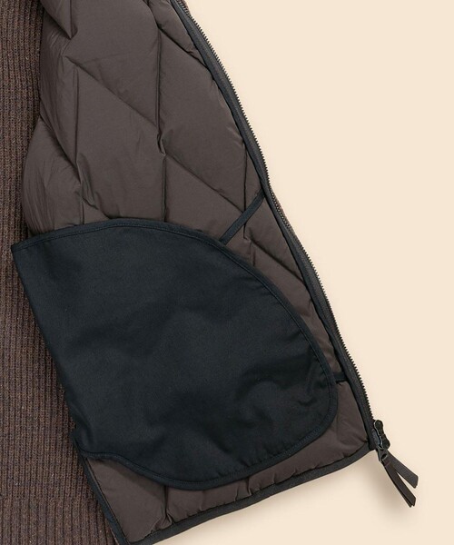 BROOKS BROTHERS(ブルックスブラザーズ)の「ストレッチナイロン/コットンブレンド ニット×キルティング ダウンジャケット(ダウンジャケット/コート・メンズ・ネイビー/ブラウン・LARGE/MEDIUM/SMALL)」の7枚目の写真
