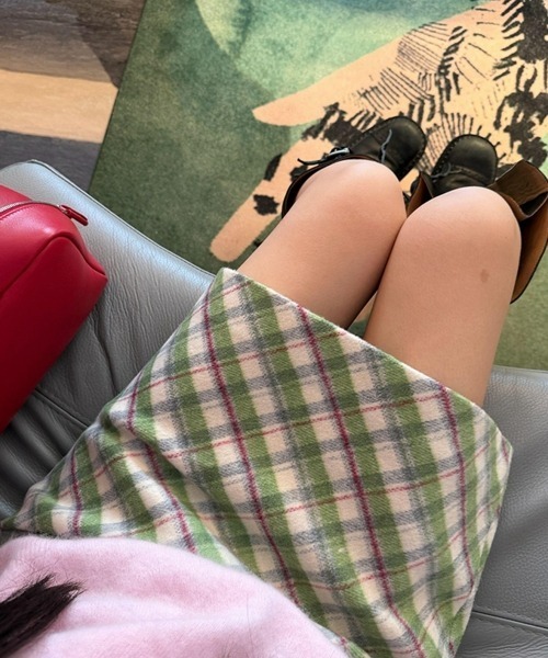 gossip！ロサンゼルス（ゴシップロサンゼルス）の「【Y2Kガーリー】レトロ配色チェックAラインスカート（ミディアム丈）（スカート・レディース・チェック・L/M/S）」の5枚目の写真