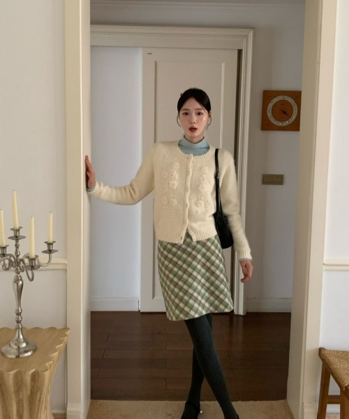 gossip！ロサンゼルス（ゴシップロサンゼルス）の「【Y2Kガーリー】レトロ配色チェックAラインスカート（ミディアム丈）（スカート・レディース・チェック・L/M/S）」の8枚目の写真